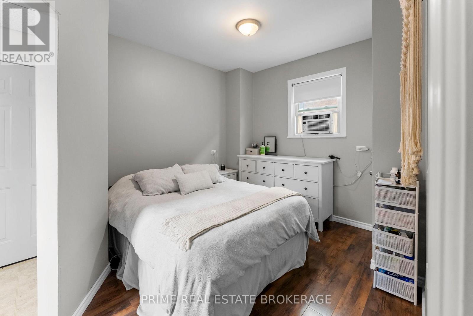 1032 TRAFALGAR STREET - 14