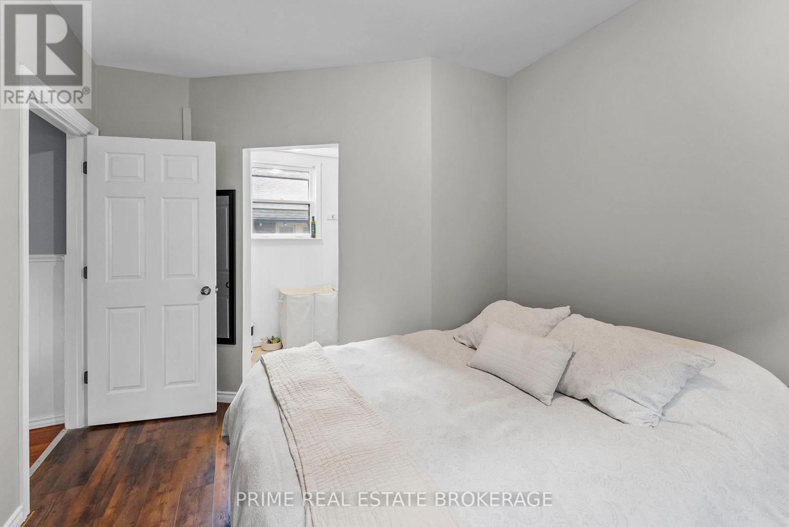 1032 TRAFALGAR STREET - 15