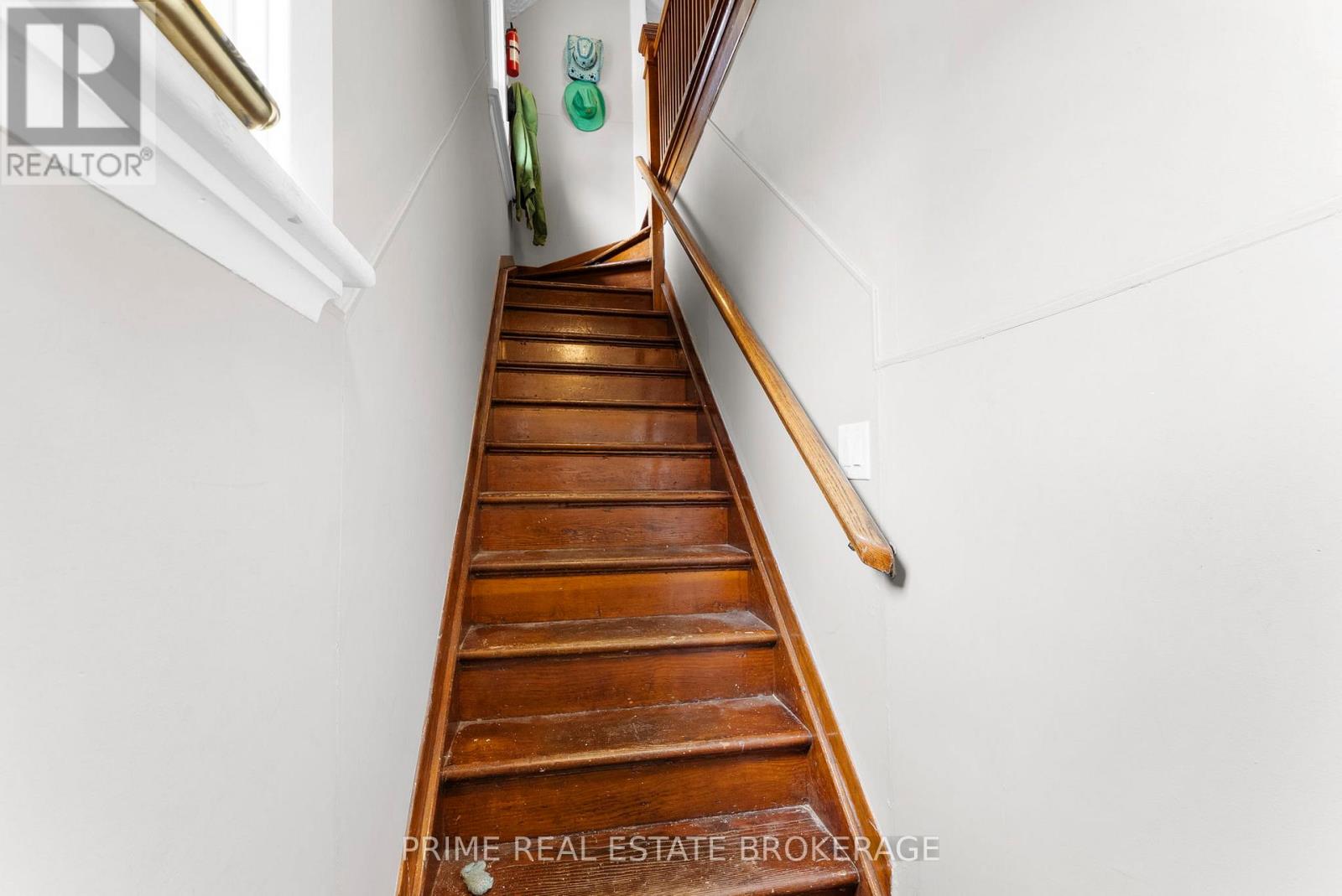 1032 TRAFALGAR STREET - 18