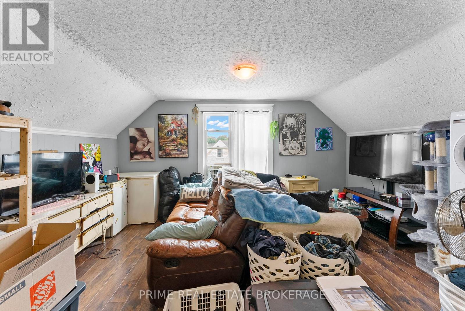 1032 TRAFALGAR STREET - 23
