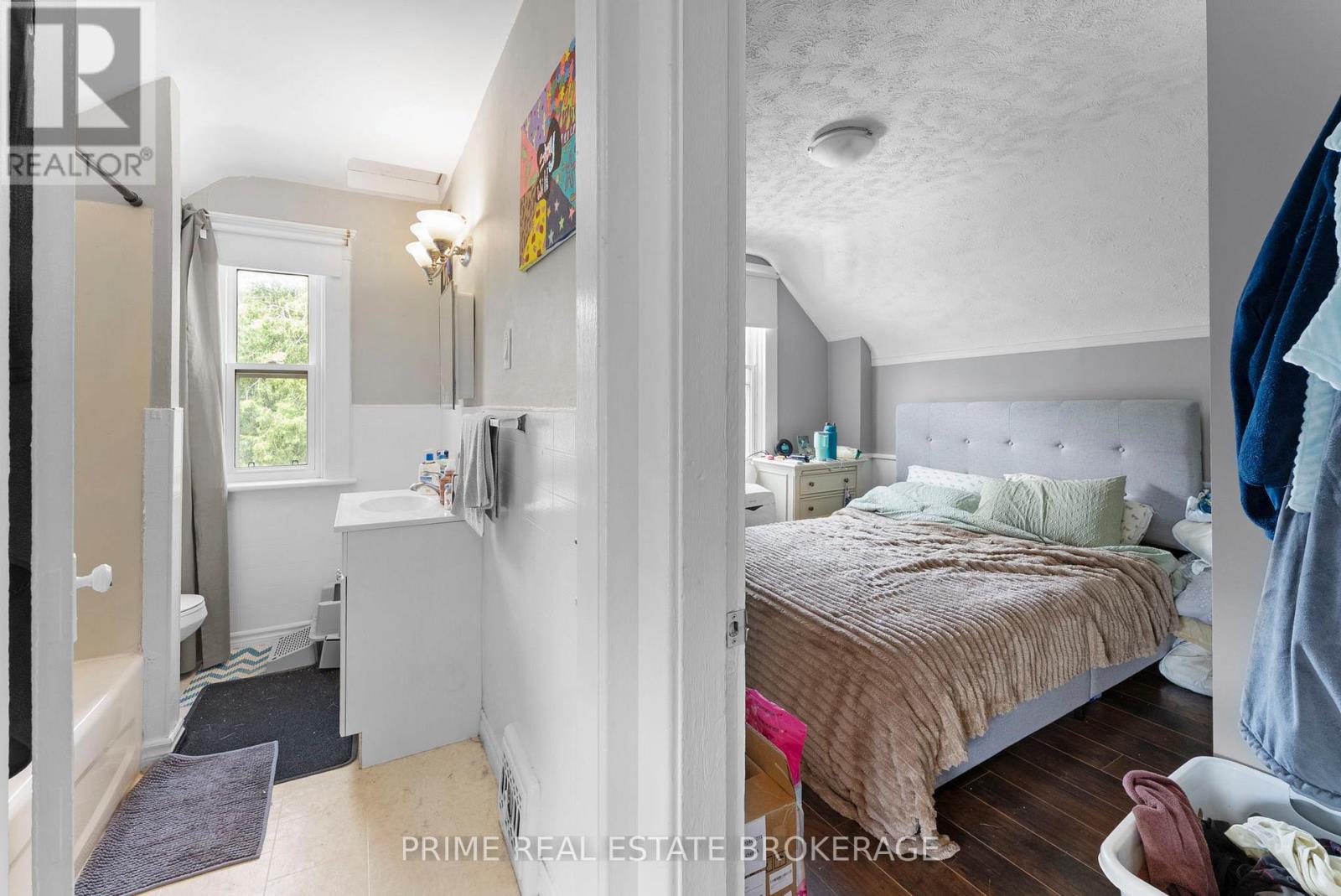 1032 TRAFALGAR STREET - 27
