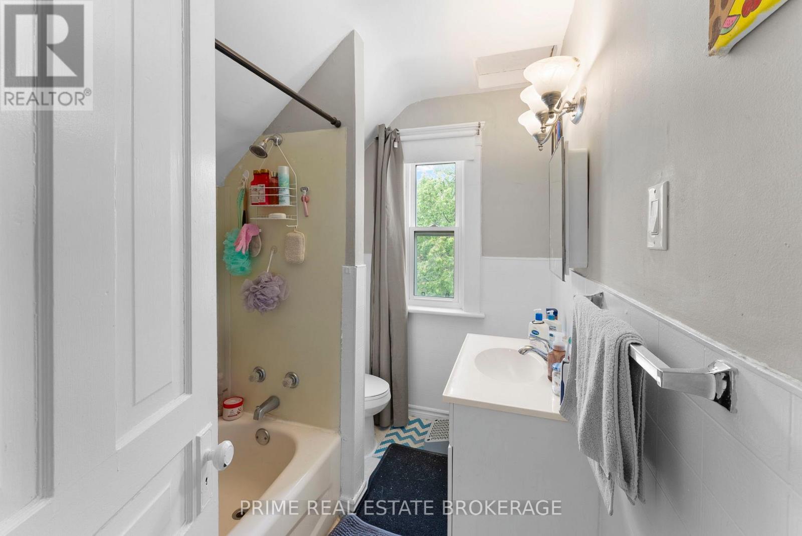 1032 TRAFALGAR STREET - 28