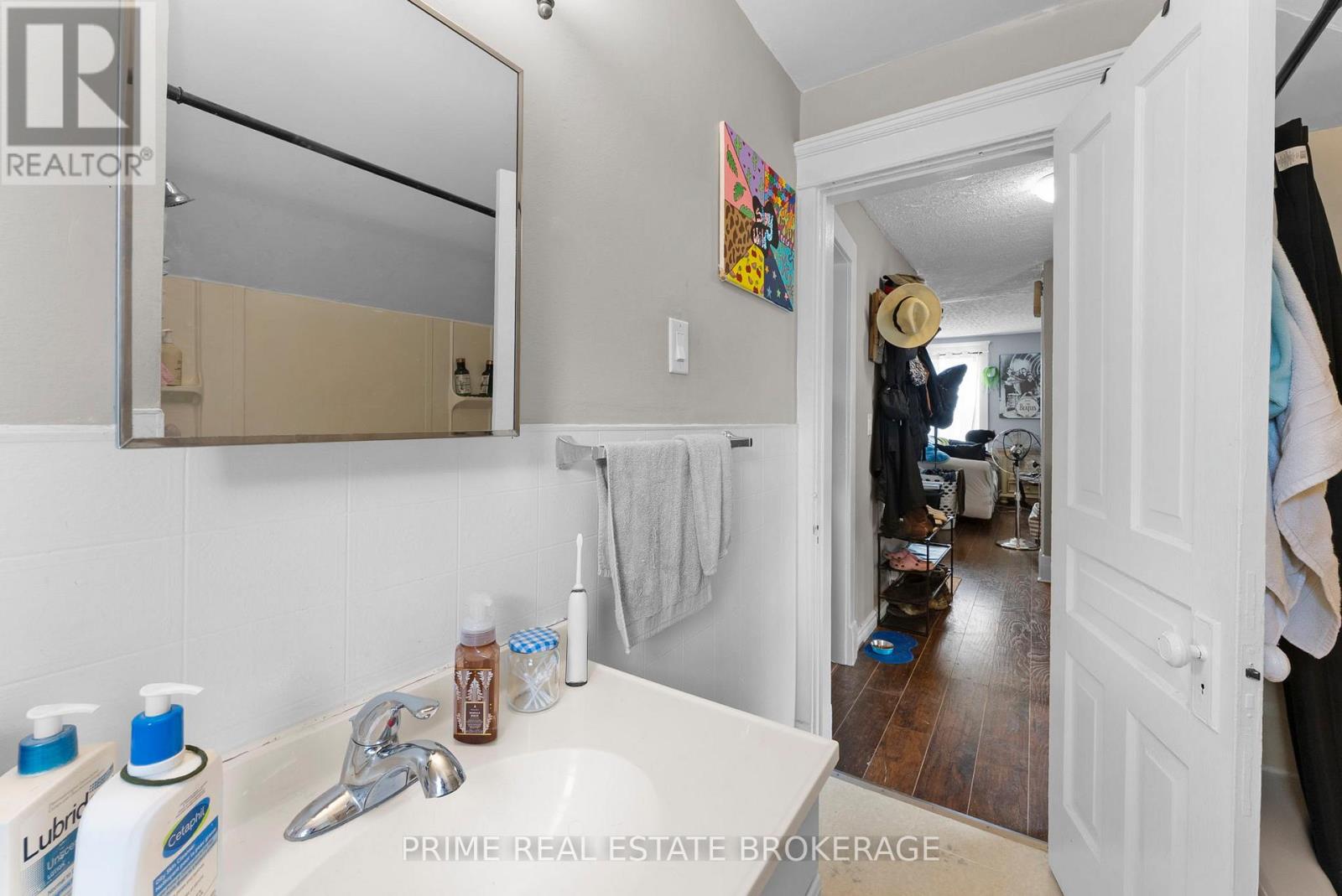 1032 TRAFALGAR STREET - 29