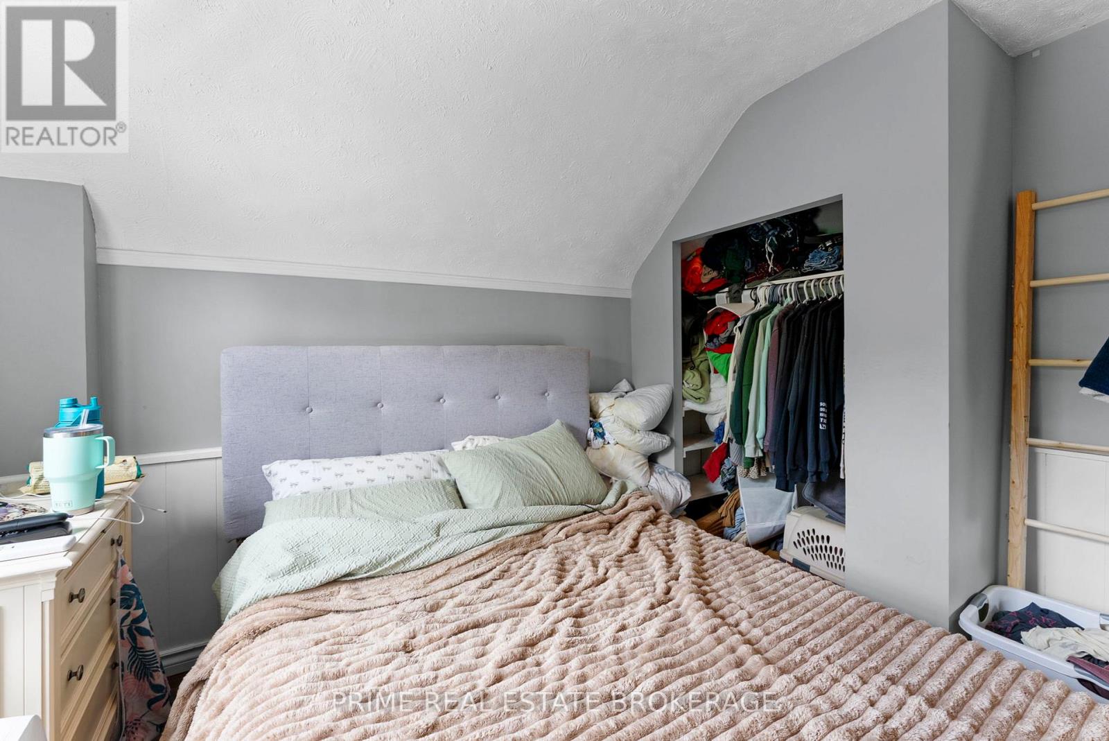 1032 TRAFALGAR STREET - 31