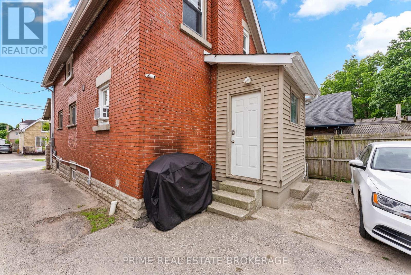 1032 TRAFALGAR STREET - 35