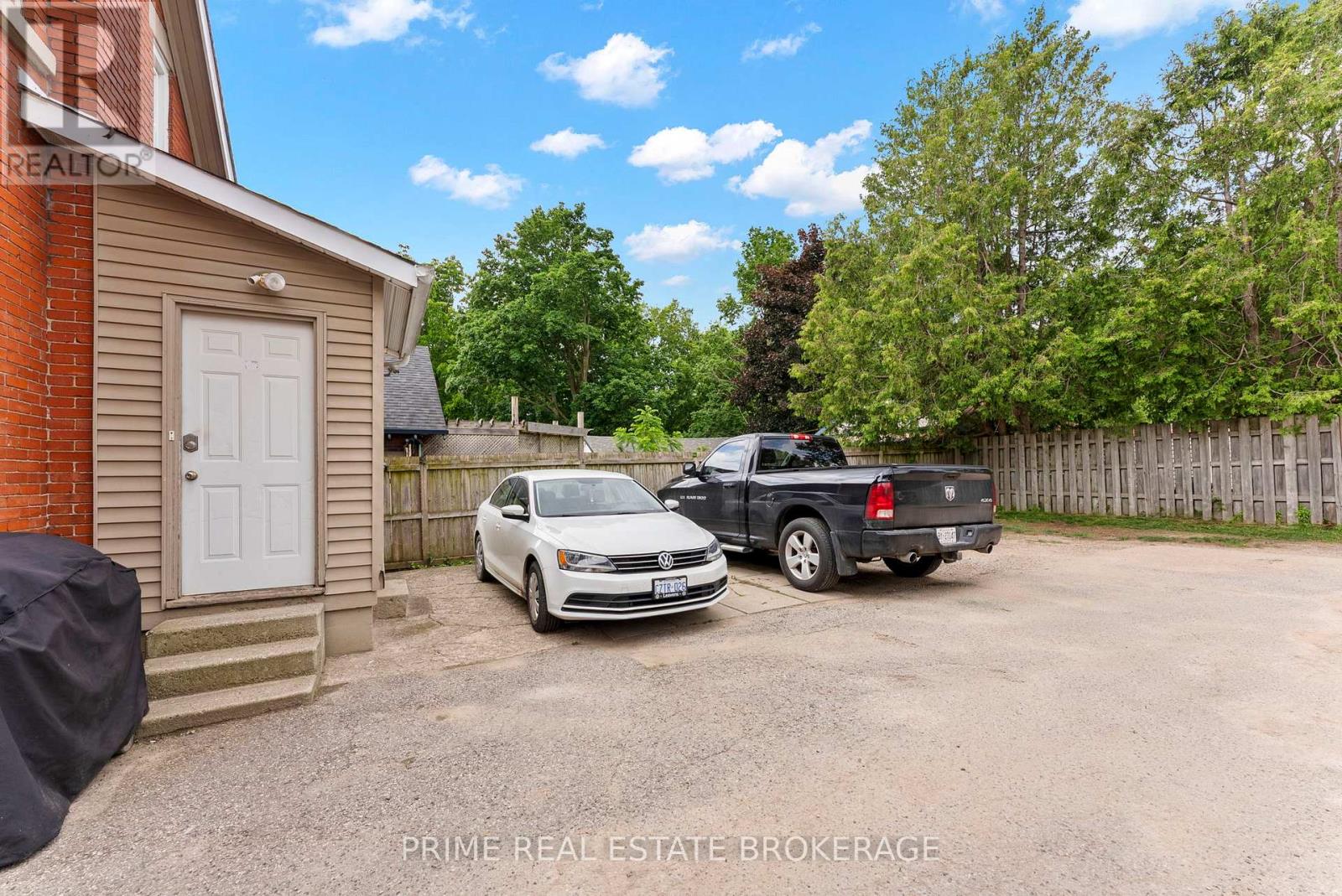 1032 TRAFALGAR STREET - 36