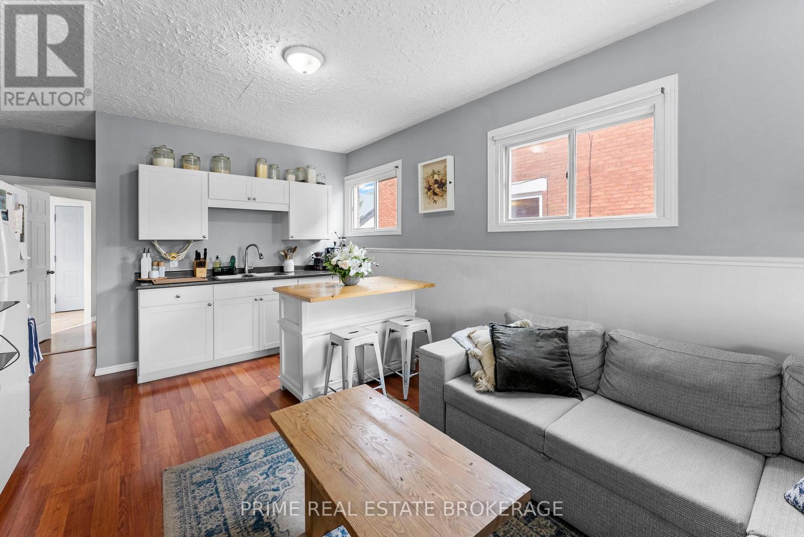 1032 TRAFALGAR STREET - 9