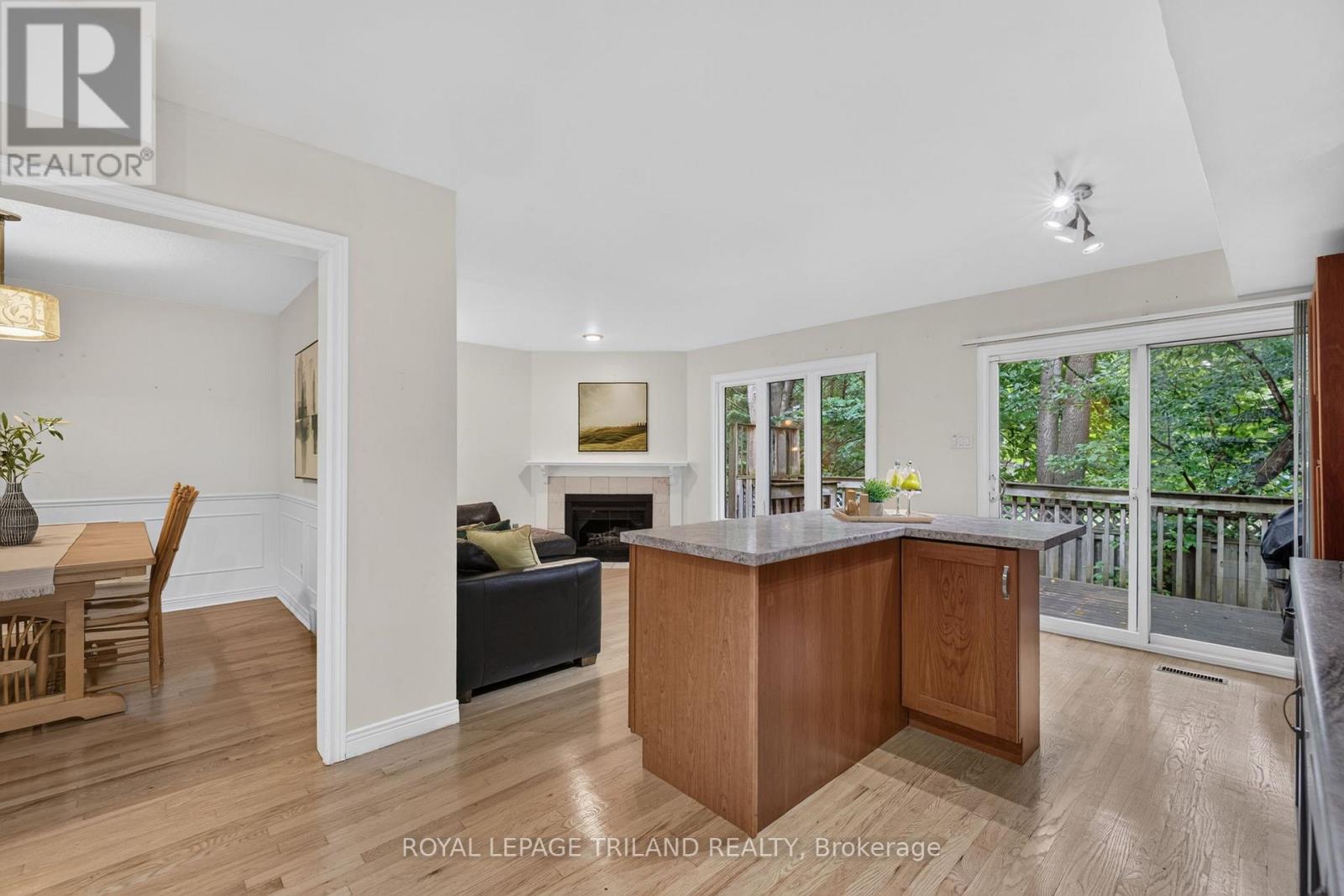 #34 810 MAITLAND STREET - 14