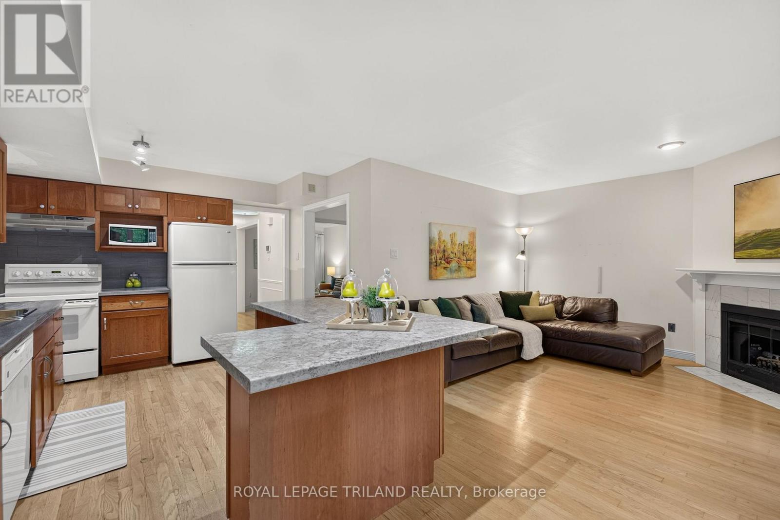 #34 810 MAITLAND STREET - 15