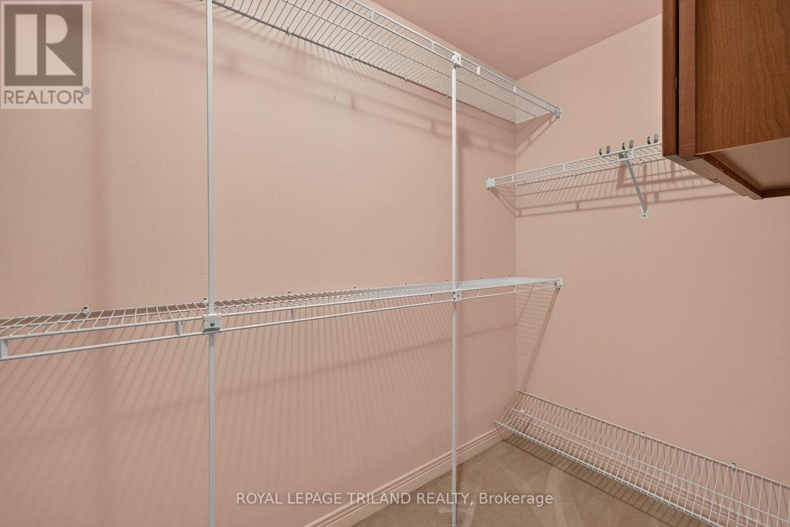 #34 810 MAITLAND STREET - 24