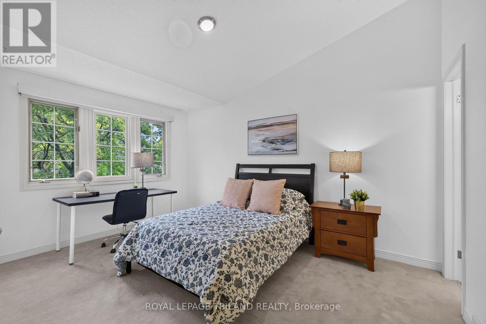 #34 810 MAITLAND STREET - 26