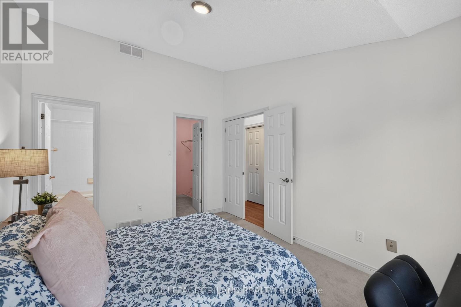 #34 810 MAITLAND STREET - 27