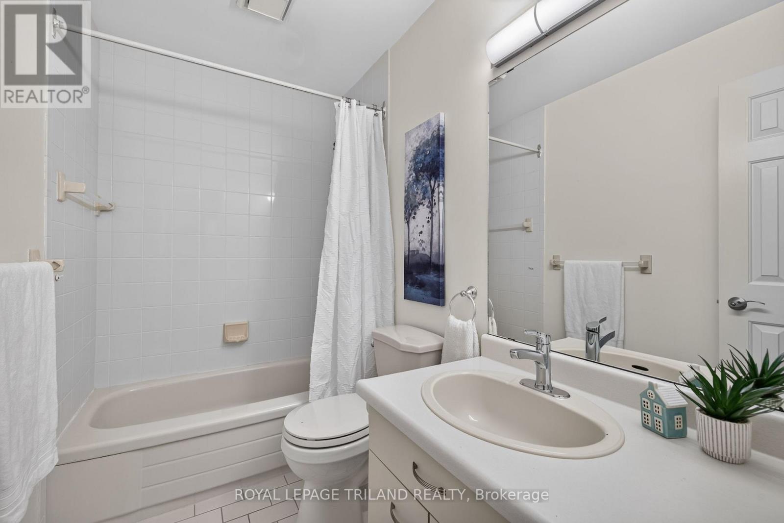#34 810 MAITLAND STREET - 28
