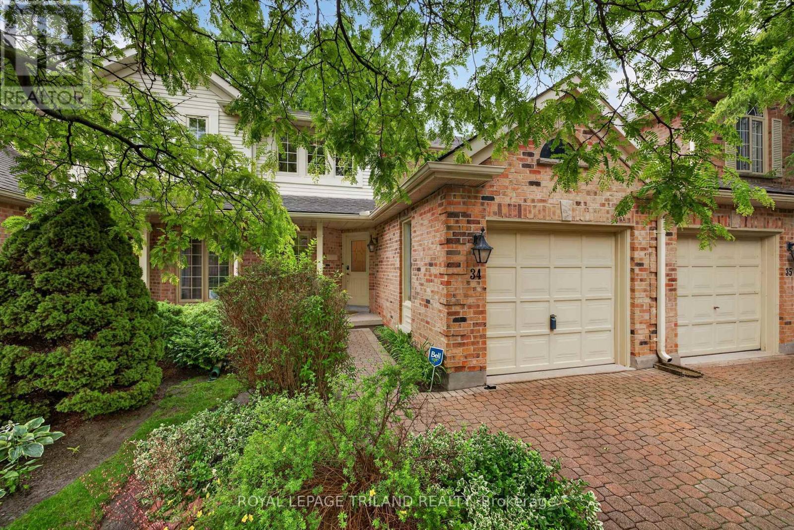 #34 810 MAITLAND STREET - 3