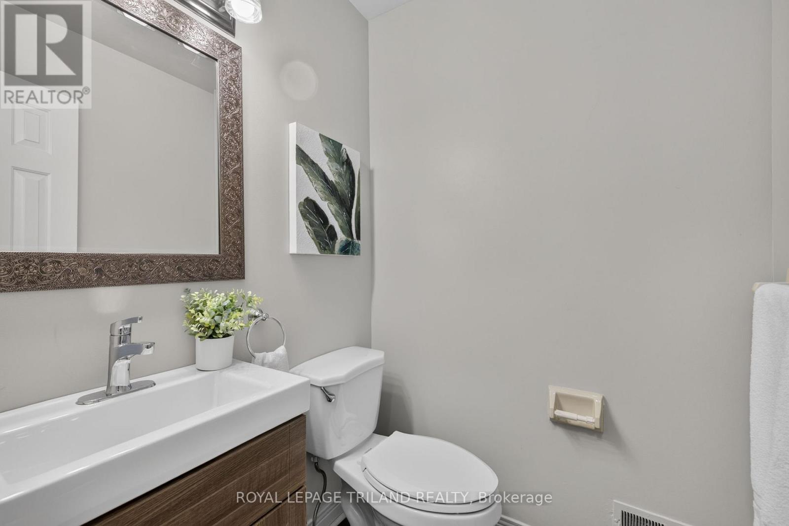 #34 810 MAITLAND STREET - 31