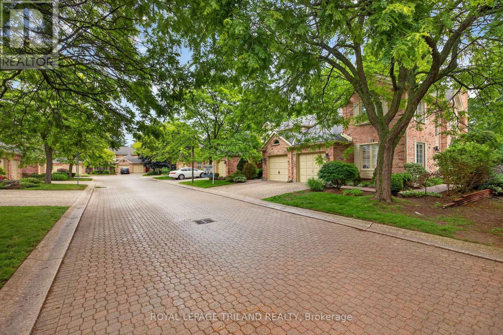 #34 810 MAITLAND STREET - 39