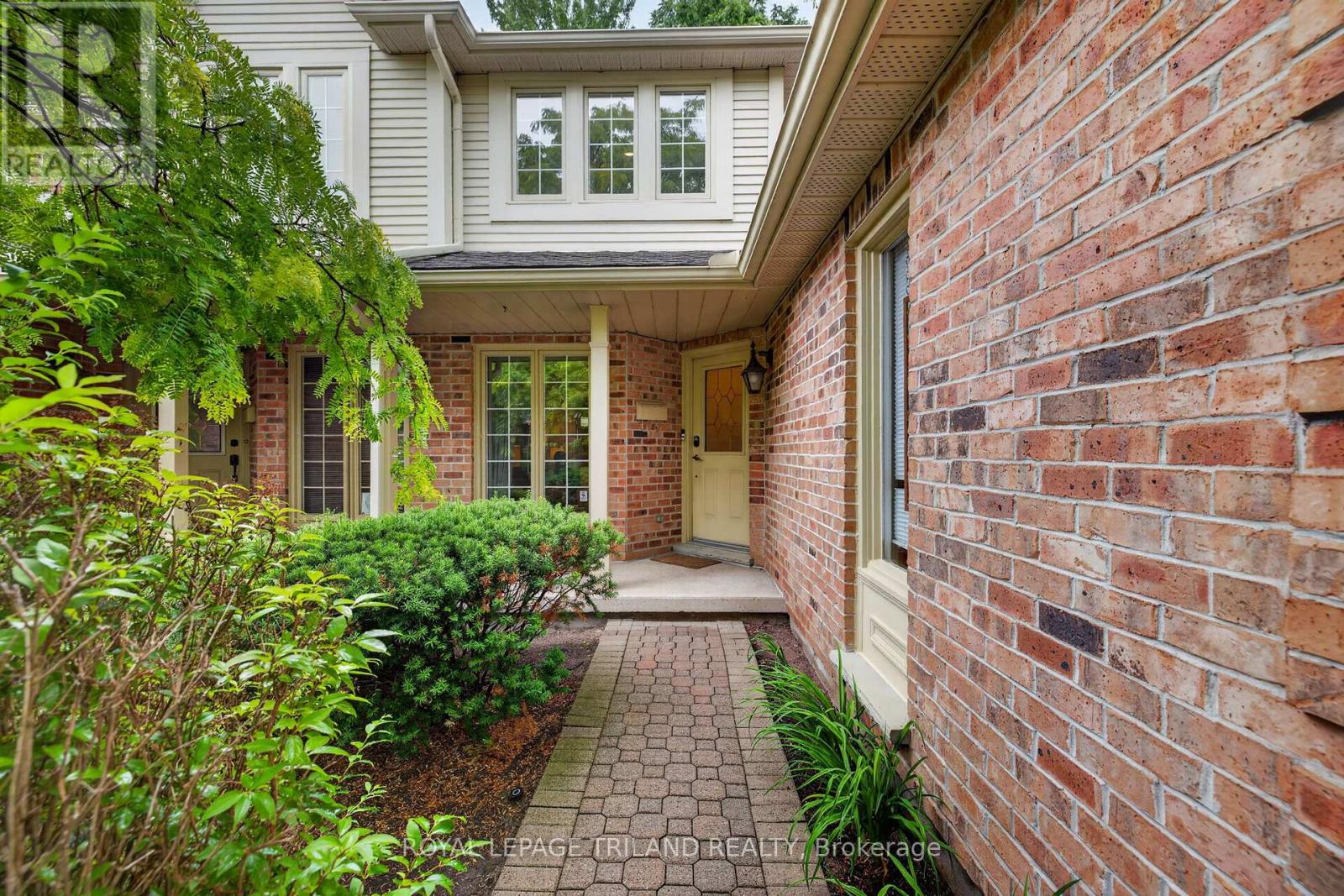 #34 810 MAITLAND STREET - 4
