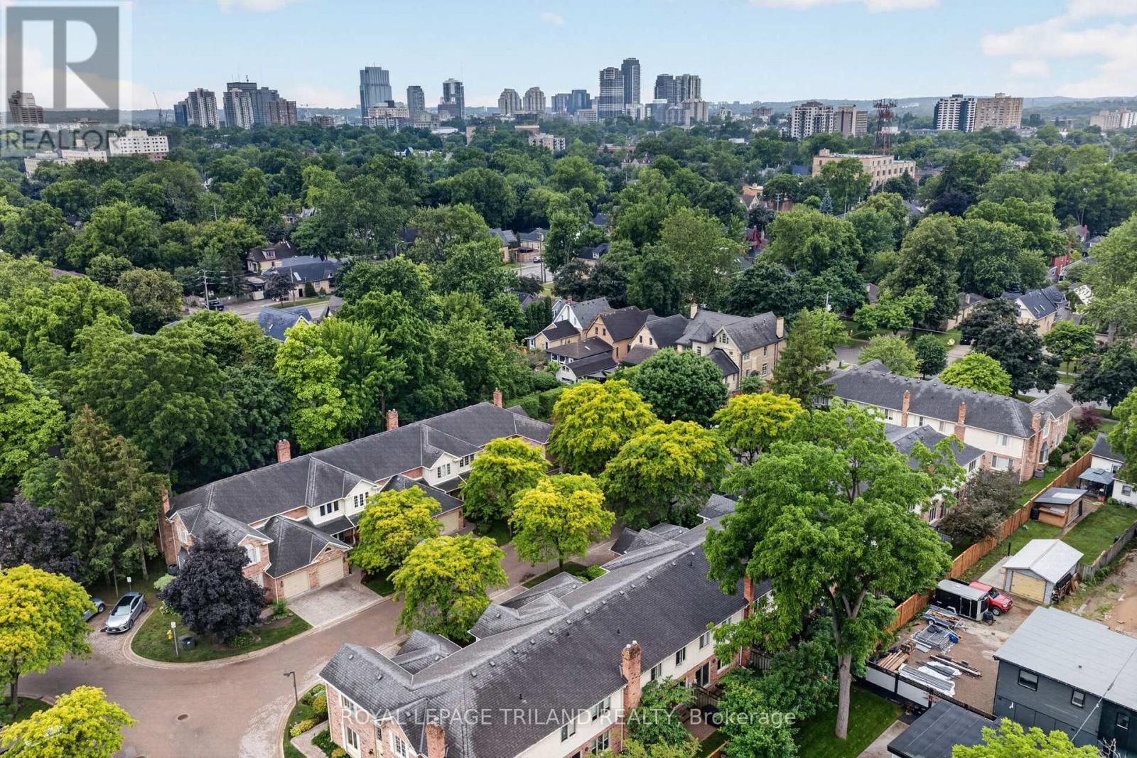 #34 810 MAITLAND STREET - 43