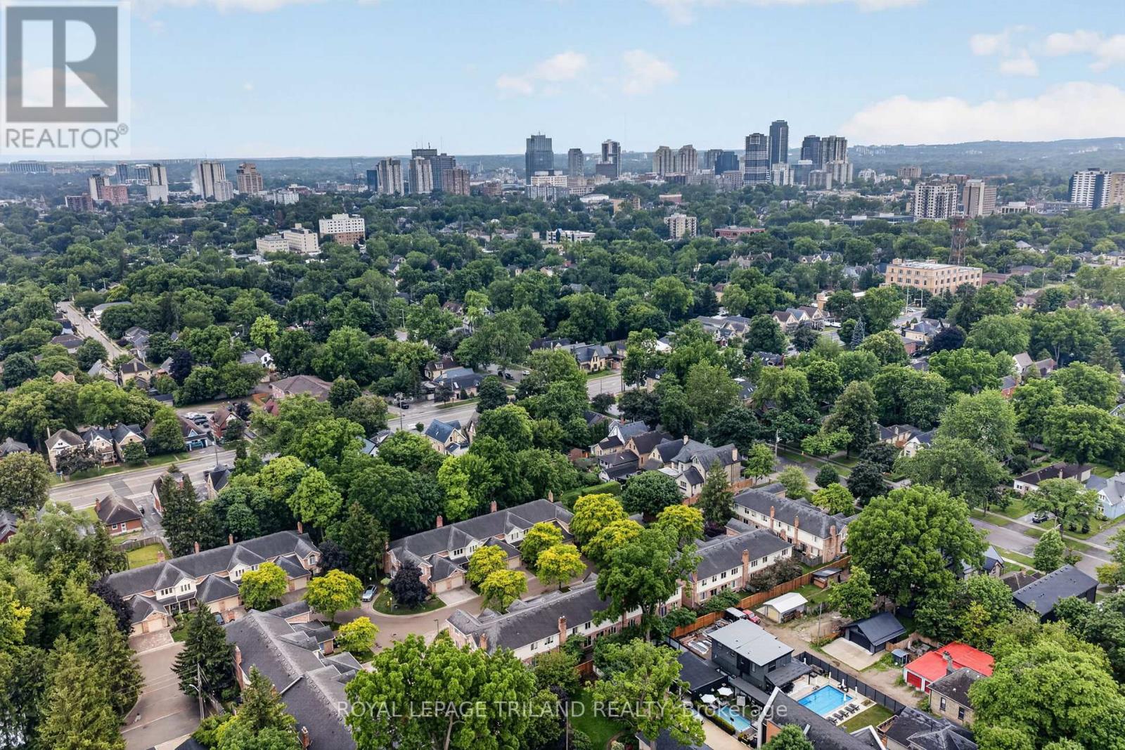 #34 810 MAITLAND STREET - 44