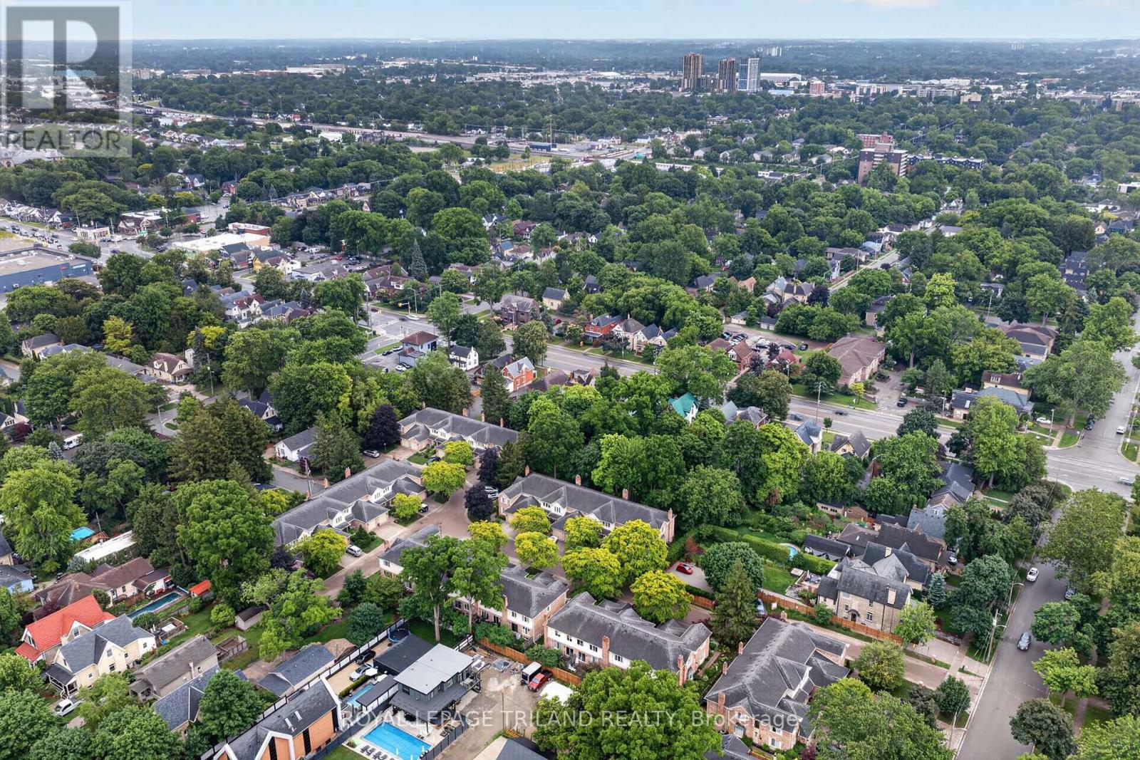 #34 810 MAITLAND STREET - 45