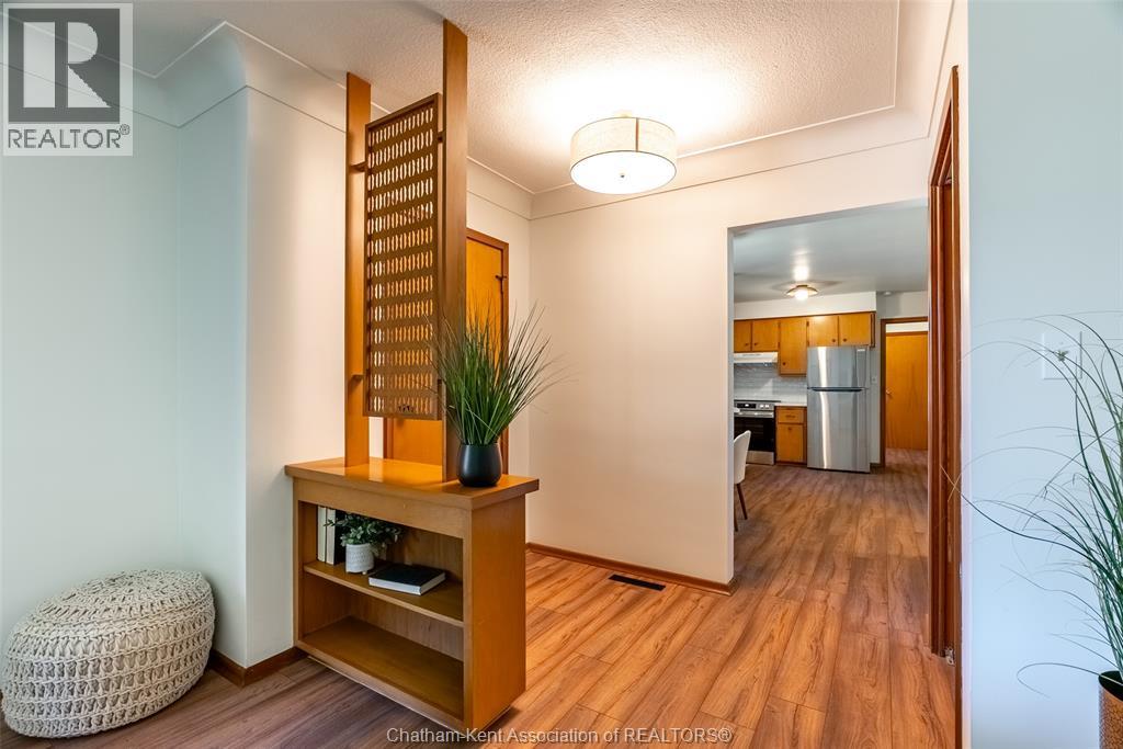 140 Gregory DRIVE East - 11
