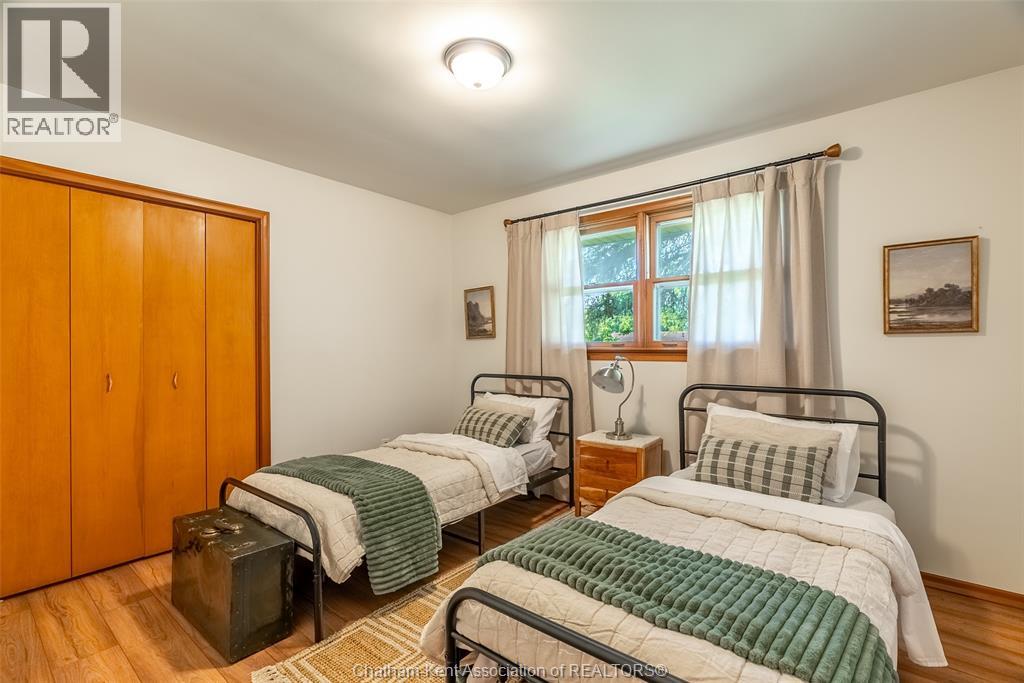 140 Gregory DRIVE East - 22