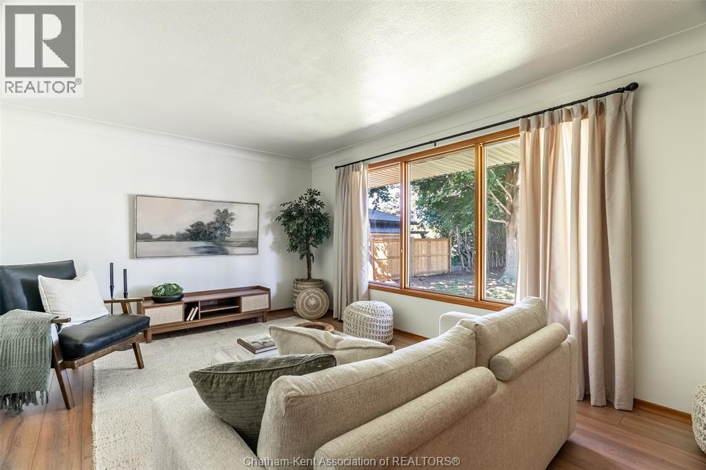 140 Gregory DRIVE East - 9