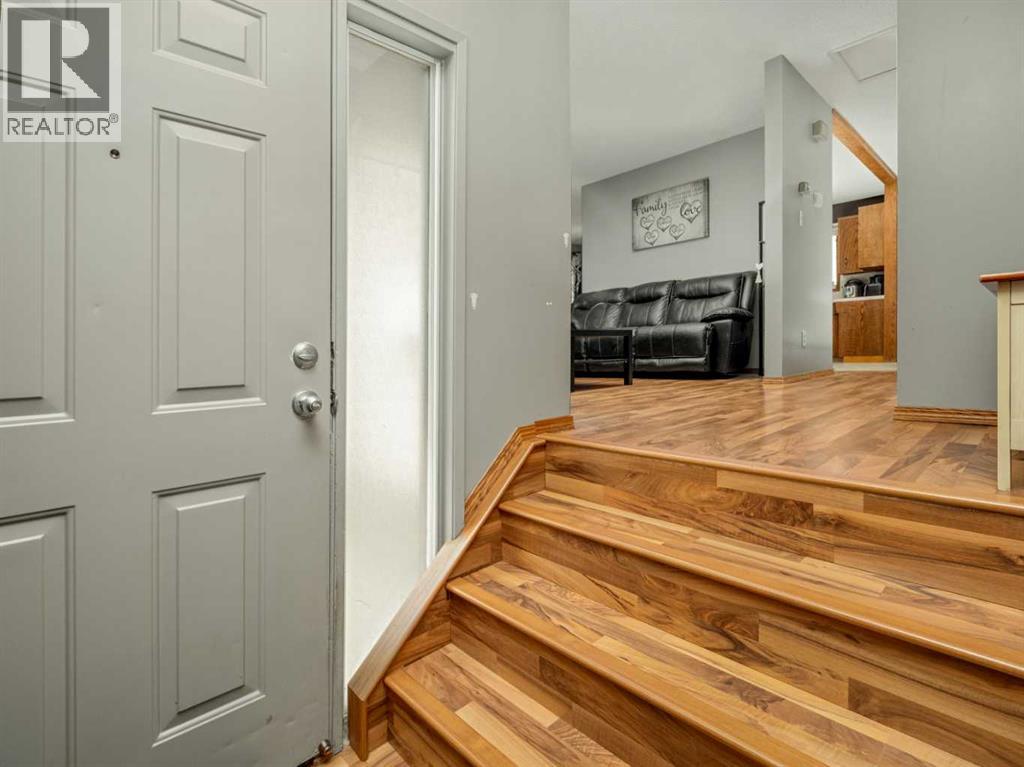 5205 40 Avenue - photo 5