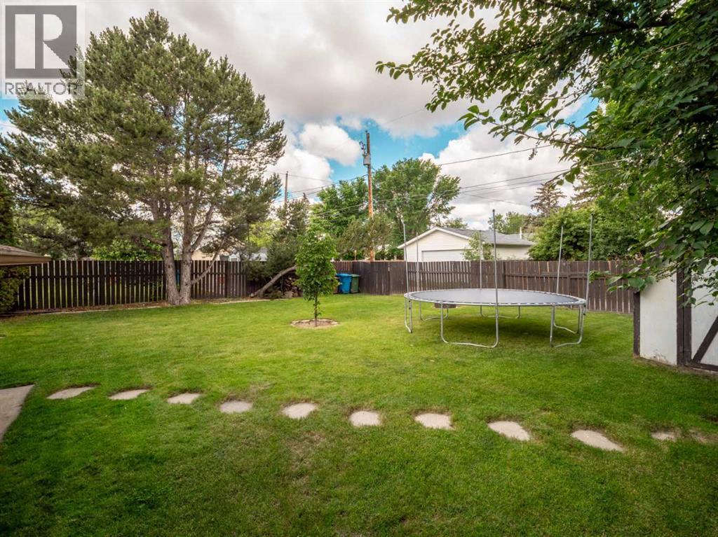 5205 40 Avenue — photo 31