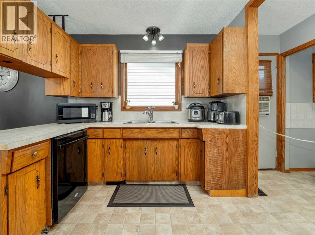 5205 40 Avenue — photo 14