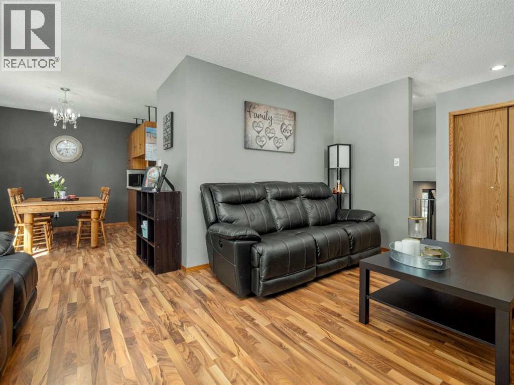 5205 40 Avenue — photo 9