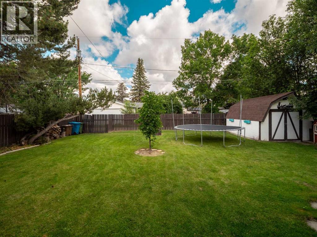 5205 40 Avenue — photo 32