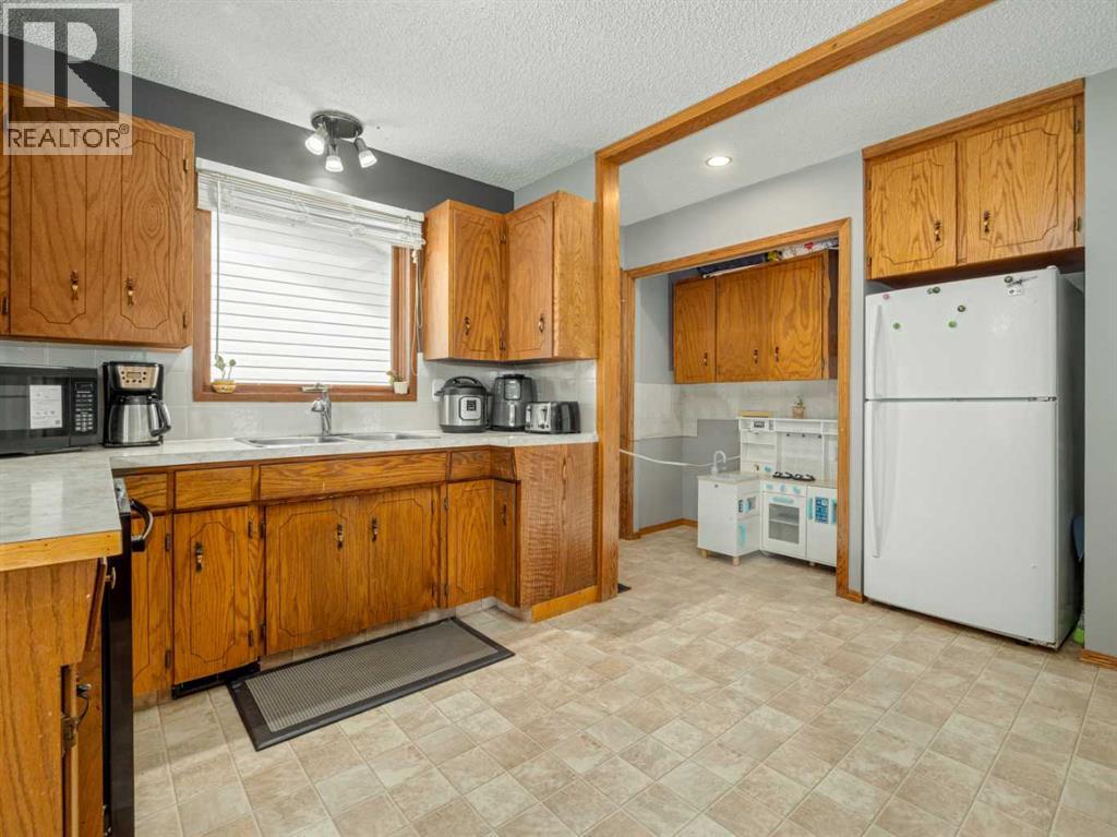5205 40 Avenue — photo 13