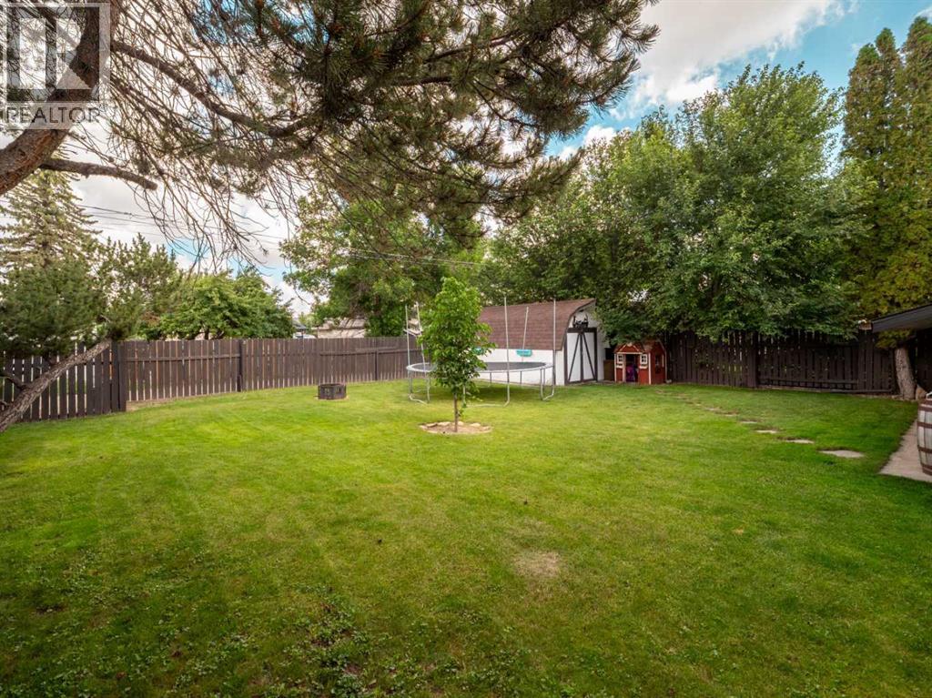 5205 40 Avenue — photo 33