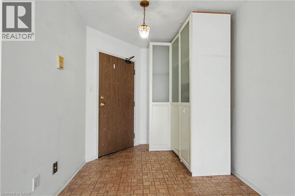 #401 175 E HUNTER Street E - 6