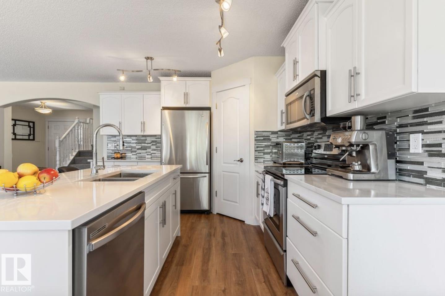 1007 Macewan Cl SW — photo 11