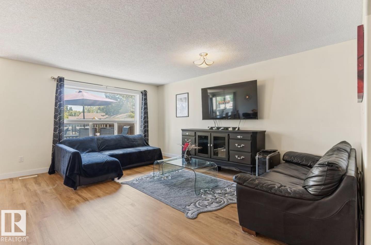 1007 Macewan Cl SW - 18