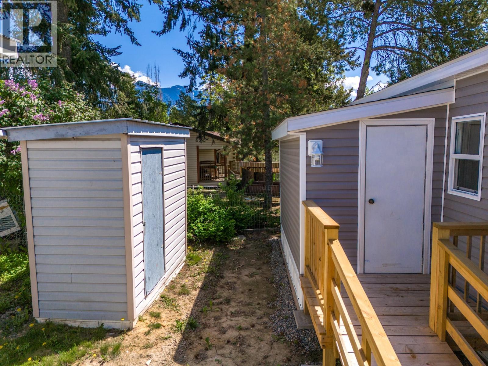 #21 1421 Erickson Road - 25