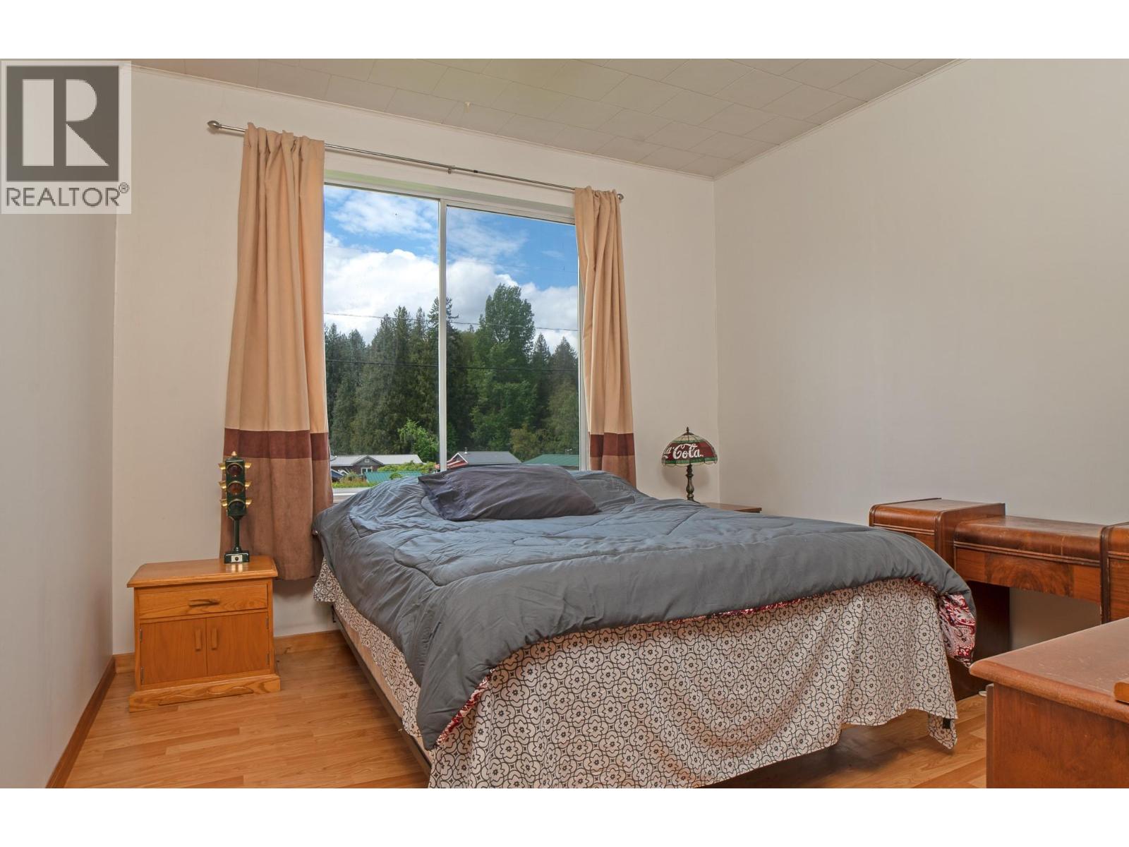 1610 EASTMAN Avenue - 5