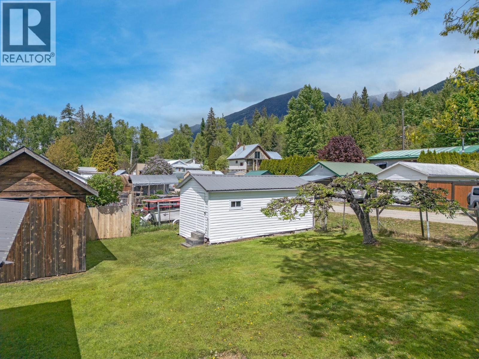 1610 EASTMAN Avenue - 3