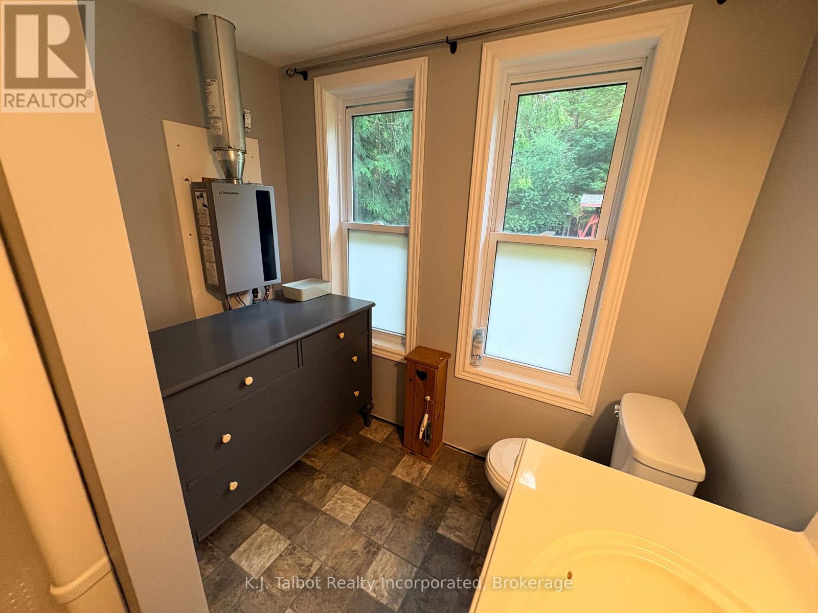 81001 FALLS ROAD - 24