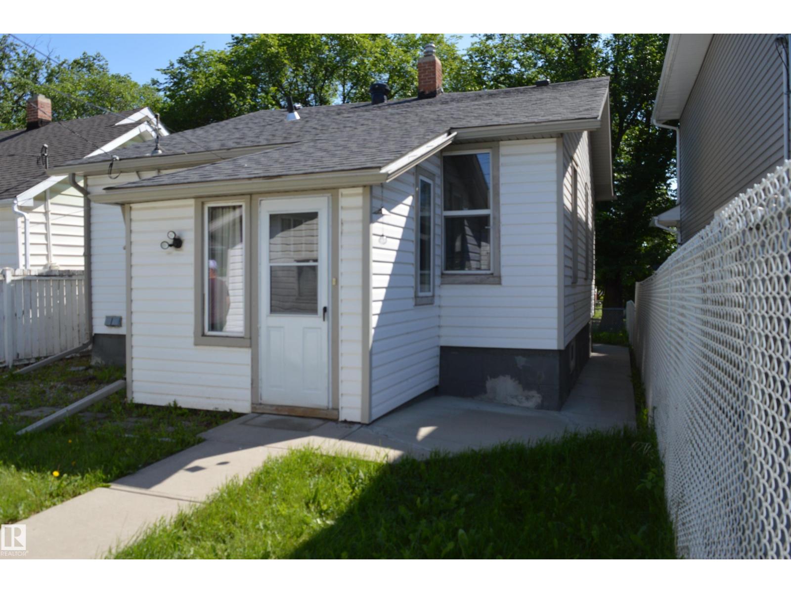 11920 78 ST NW - 15