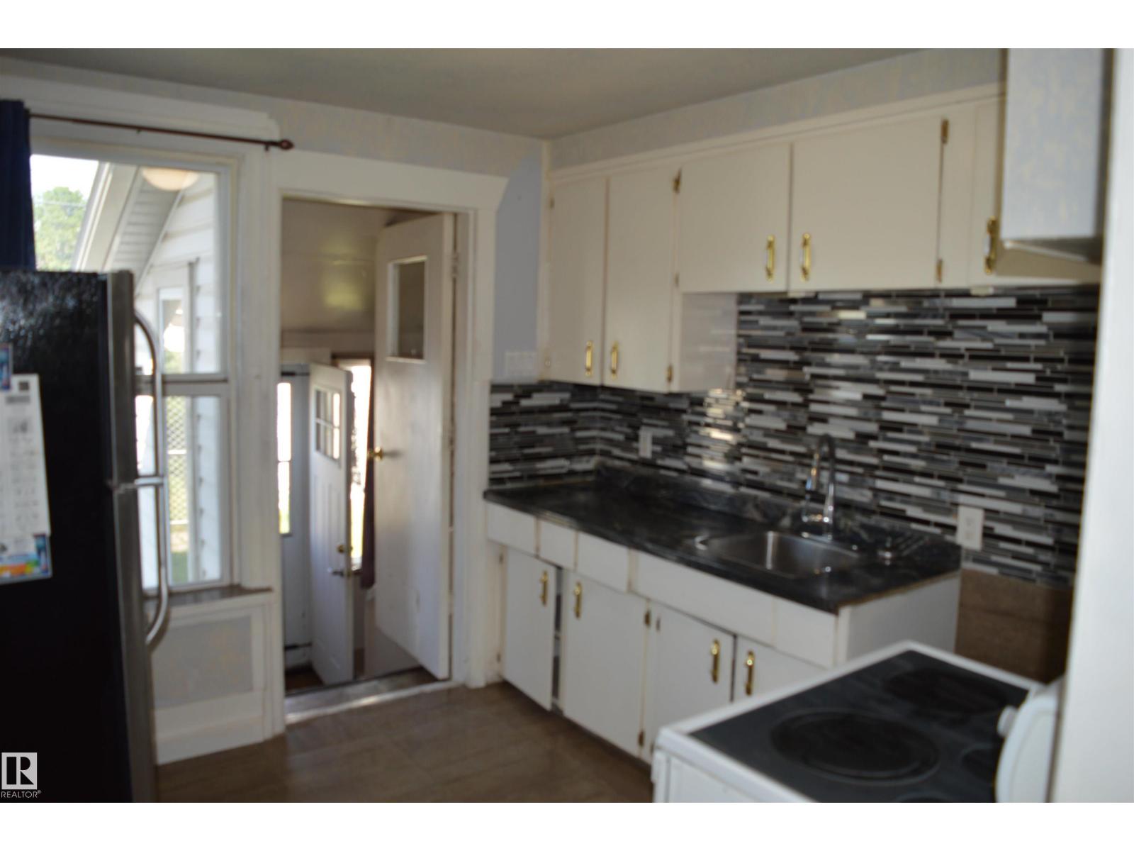 11920 78 ST NW - 6