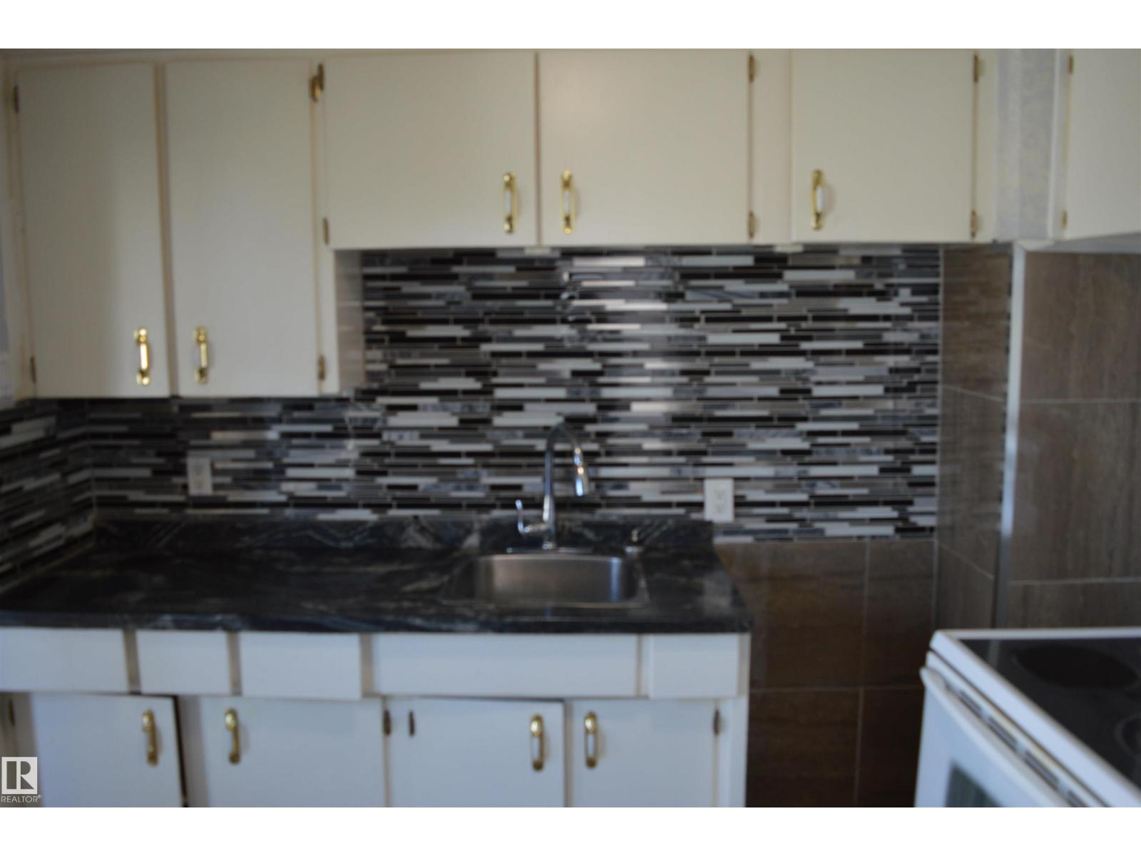 11920 78 ST NW - 8