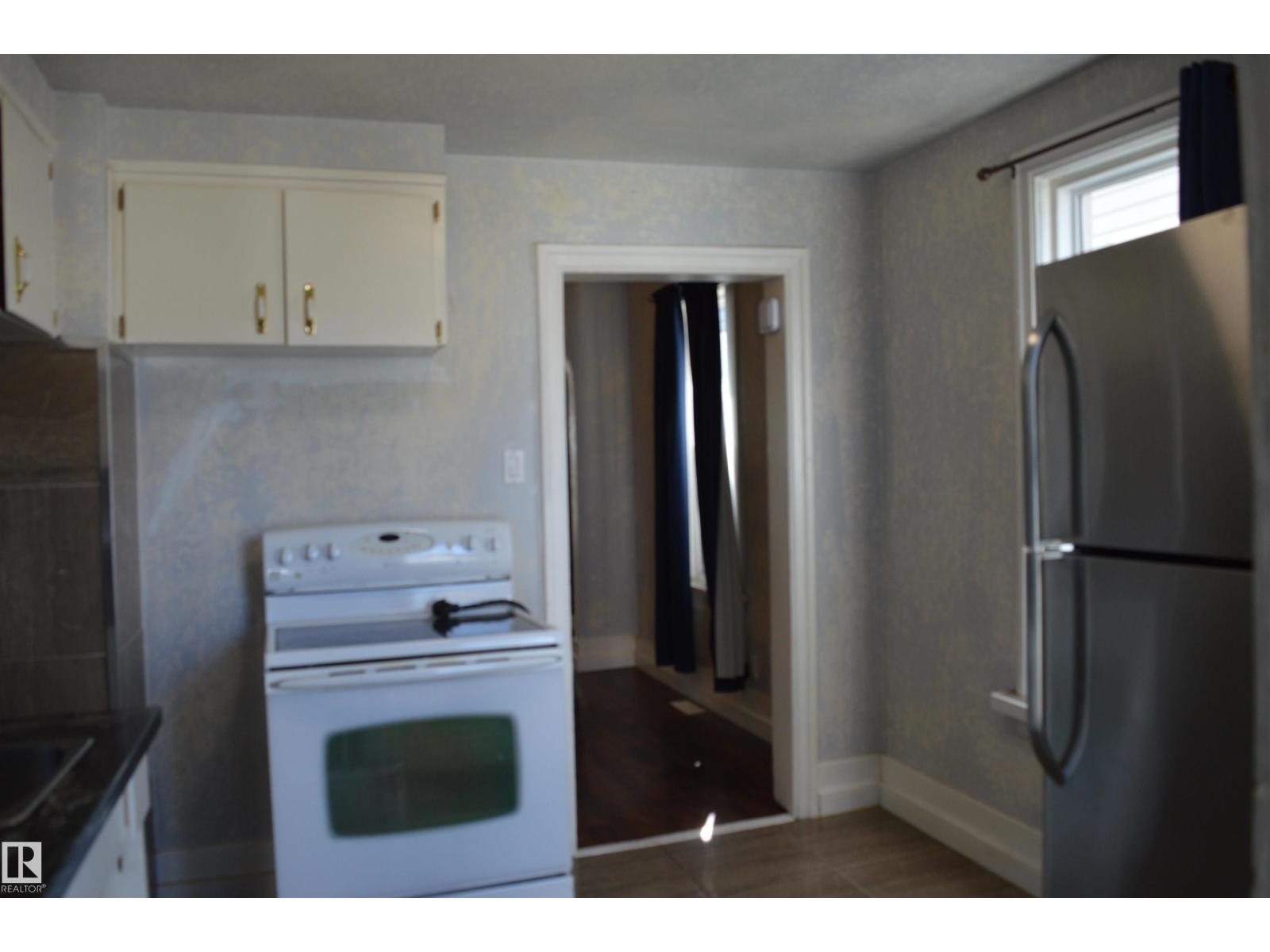 11920 78 ST NW - 9