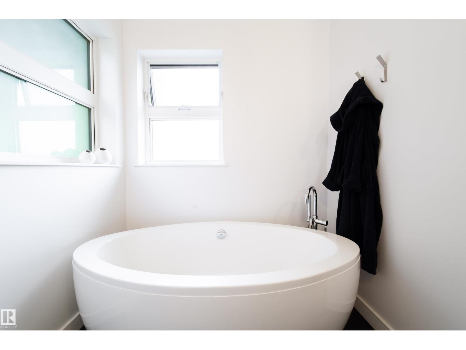 14508 78 AV NW - 44
