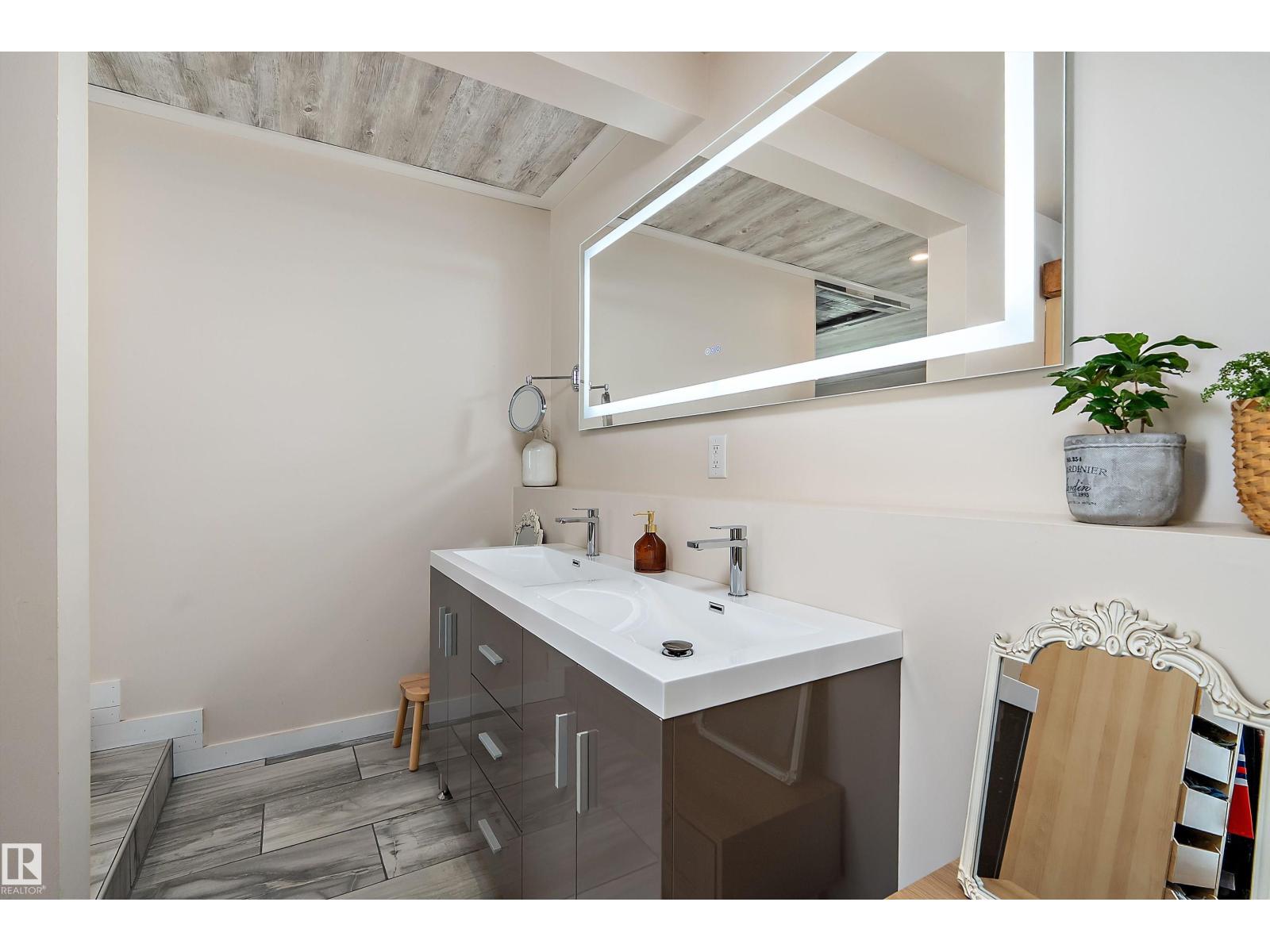 4 Wentworth CR — photo 17