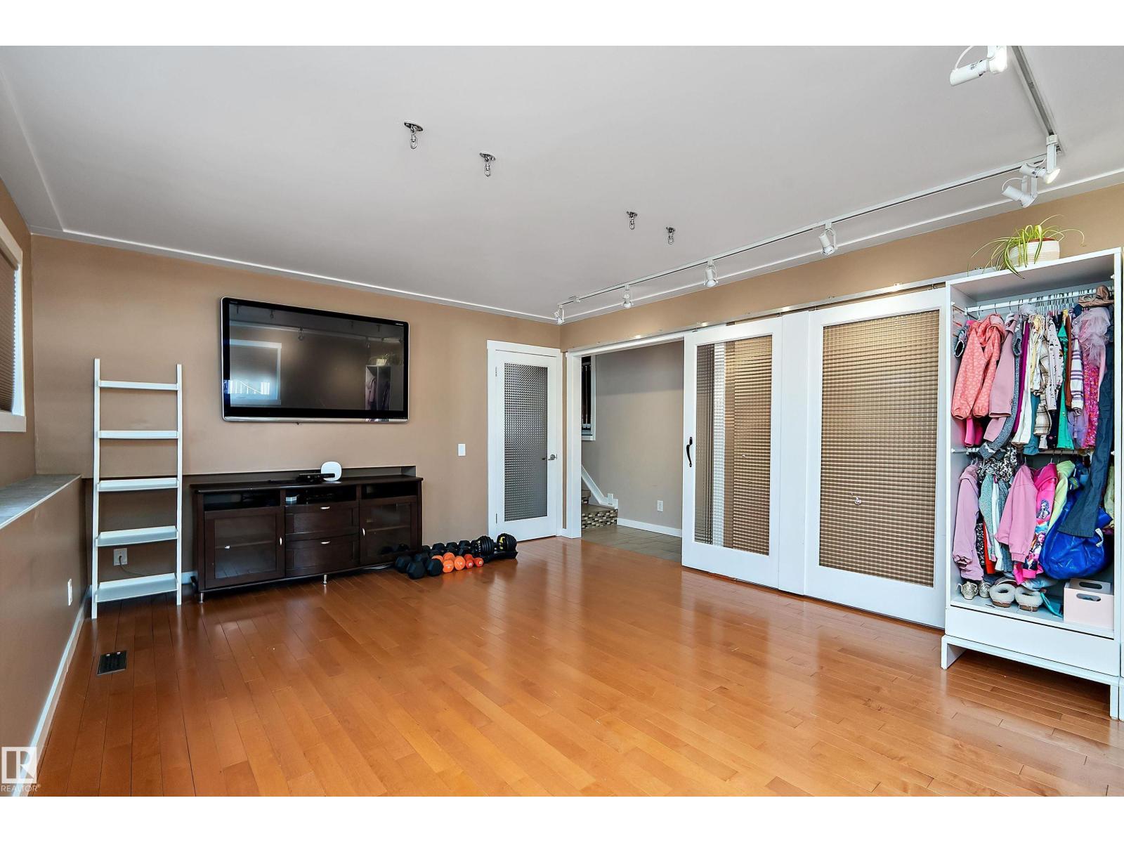 4 Wentworth CR — photo 36