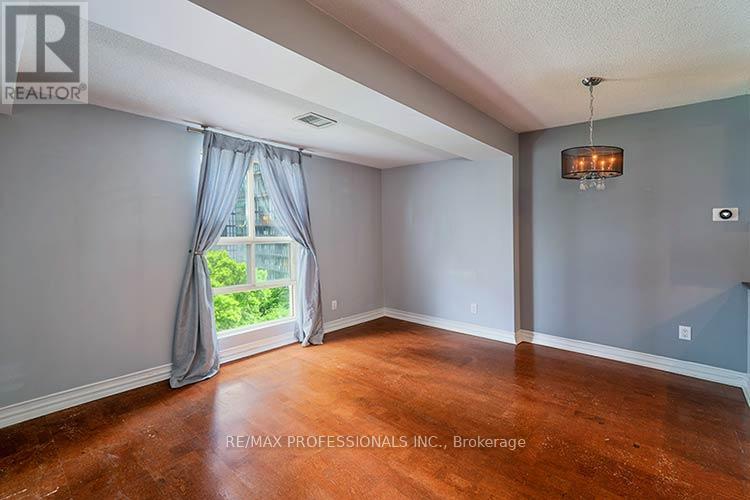 #702 88 CHARLES STREET E - 12