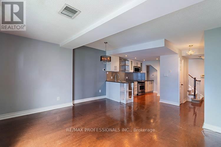 #702 88 CHARLES STREET E - 15